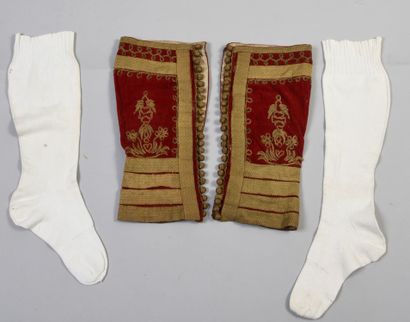 null 565. Pair of gaiters, 19th century, red cotton velvet embroidered in gold soutache...