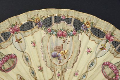 null Musette and straw hat, circa 1920
Folded fan, the silk sheet painted with wreaths...