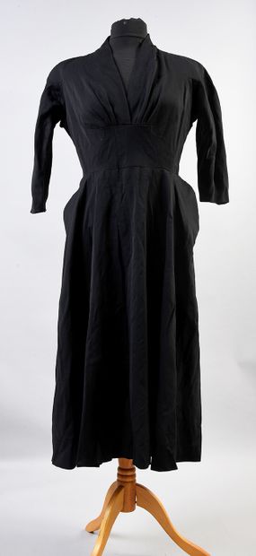 null 514. Réunion de trois robes pour les documents, 1920-1930 environ, robe en satin...