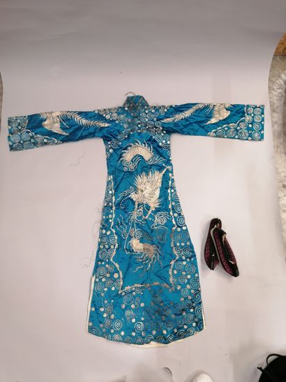 null Eléments du Costume féminin, Chine, première moitié du XXe siècle, paire de...