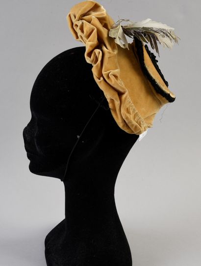 null 477. Capote circa 1850, straw yellow silk velvet draped on the pass enhanced...