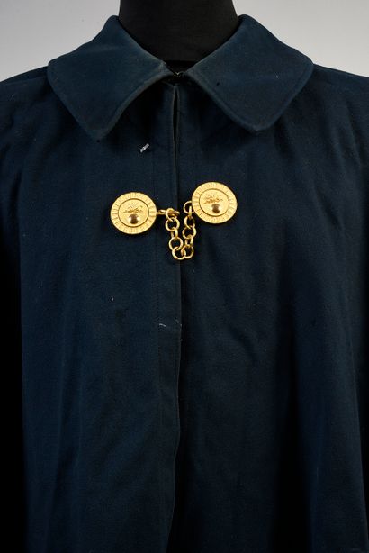 null 563.Uniform cape, Third Republic, blue woolen sheet cape with large stapled...