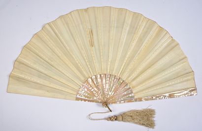 null In the manner of François Boucher, circa 1895
Large folded fan, painted skin...