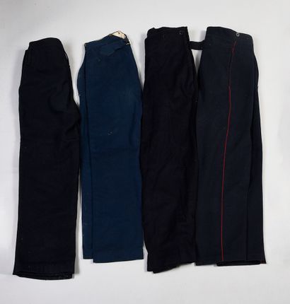 null 558. Quatre pantalons d'uniforme, IIIe République, culottes à pont et braguettes...