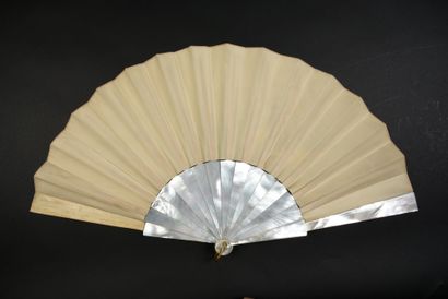 null Promenade galante, ca. 1880
Folded fan, the cream satin leaf painted of a couple...