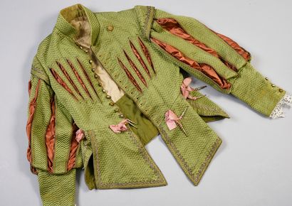 null 557. Deux costumes provenant du fonds de la Comédie française, vers 1940, pourpoint...