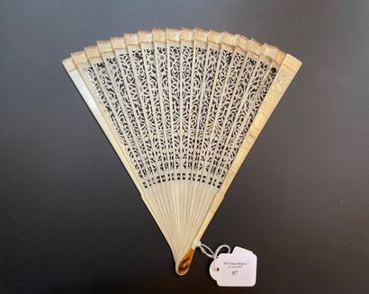 null Flowers, circa 1700
Fan of broken type in ivory* finely cut with scrolls and...