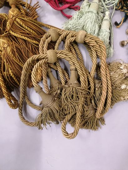 null Fund of trimmings from the House of Leleu, circa 1940, 8 pairs of silk tassel...
