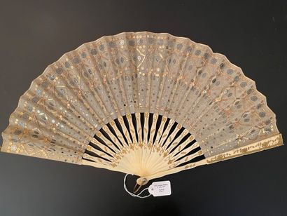 null Gold and silver, circa 1920
Folded fan, the leaf embroidered with silver and...