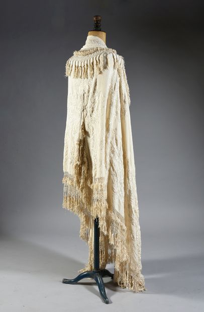 null Visite et accessoires du Costume féminin, vers 1880, visite à basques taillée...