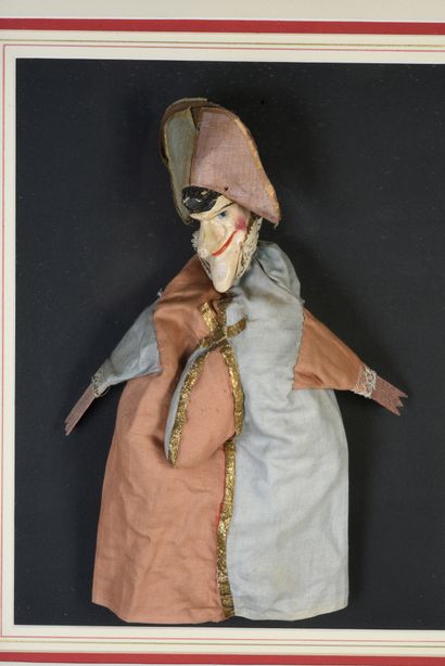 null Set of 5 dolls said of guignol in their blackened wooden frame, paper maché...