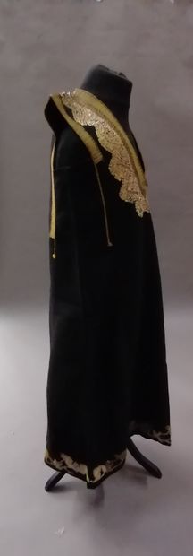 null 
Robe aux alentours de 1930, Maroc, robe à bretelles en crêpe de laine noir,...