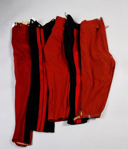 null 564. Cinq pantalons d'uniforme, IIIe République, trois pantalons en drap de...
