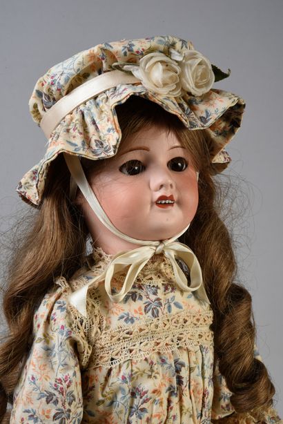 null French doll, with cookie head open mouth
UNIS FRANCE 60, Size6. Articulated...