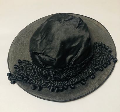 null 489. Réunion d'accessoires du Costume féminin, 1880-1930 environ, capeline noire...