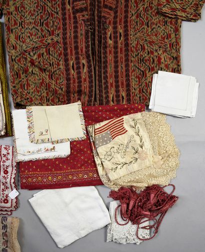 null Meeting of traditional costume pieces, mainly Asia, 20th century, Indian shawl...