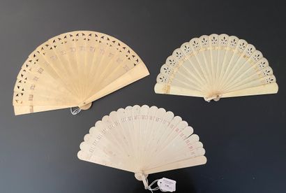 null Synthetics, early 20th century
Three broken type fans made of white synthetic...