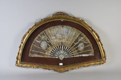 null Shepherd and shepherdess, circa 1890-1900
Large fan, the leaf in tulle and silk...