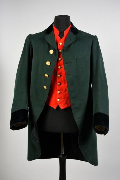 null Tenue de vénerie verte à parements noir, gilet rouge, équipage de Mr Roux (1865-1926)...