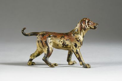 null Bronze of Vienna Hunting dog. Wear to the polychromy.
L. : 10 cm