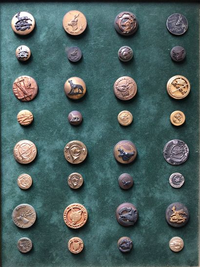 Sheet of 32 buttons of venery of which: rally...