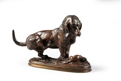 Edouard DELABRIERRE (1829 - 1912) Basset in front of a mouse.
Bronze with brown patina....