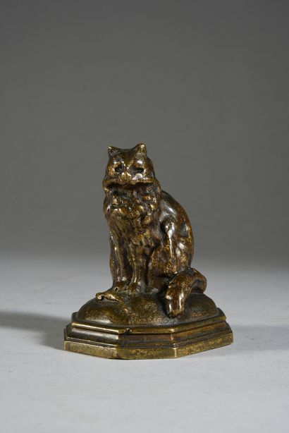 Emmanuel FREMIET (1824 - 1910) d'après Seated cat.
Bronze with light brown patina.
H....