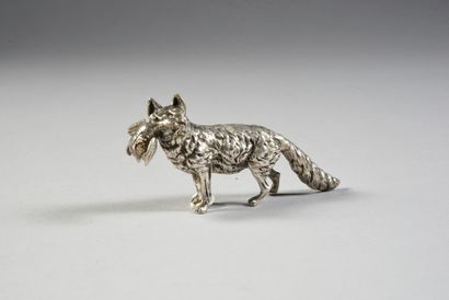 null Fox holding a duck in solid silver
Minerve hallmark first title.
L. : 8 cm
Weight...