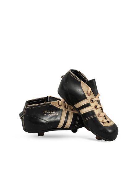 null Pair of leather shoes. "Piantoni Junior" of the brand Patrick. 6 spikes. Size...