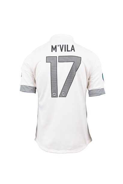 null Yann M'Vila. Milieu. Maillot n°17 de l'équipe de France préparé pour la rencontre...