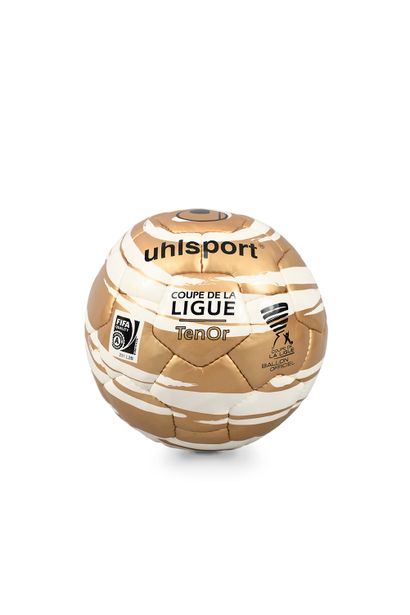 null Official ball. "Tenor" presented during the final of the League Cup 2009-2010...