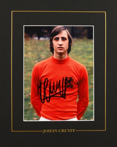 Johan Cruyff. Photo autographiée par le joueur...