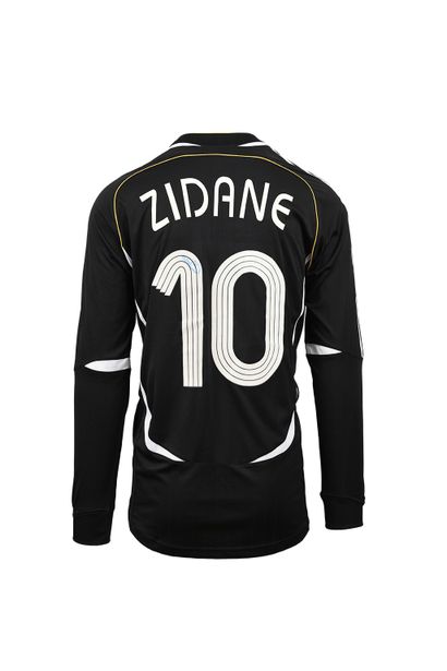 null Zinedine Zidane. Shirt #10 for the match against poverty organized by the UNDP...