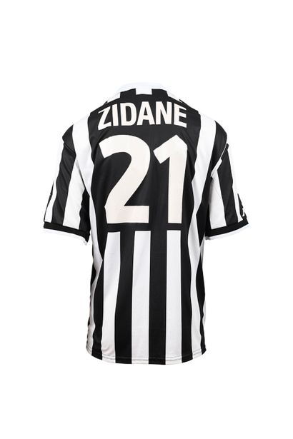 null Zinedine Zidane. Milieu de terrain. Maillot n°21 de la Juventus de Turin porté...