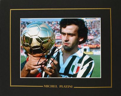 Michel Platini. Photo autographiée par le...