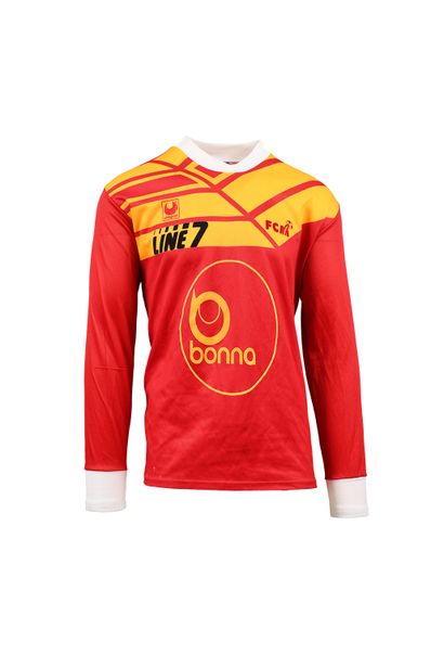 null FC Martigues. Jersey n°6 worn during the 1991-1992 season (D2). Sponsor variation...