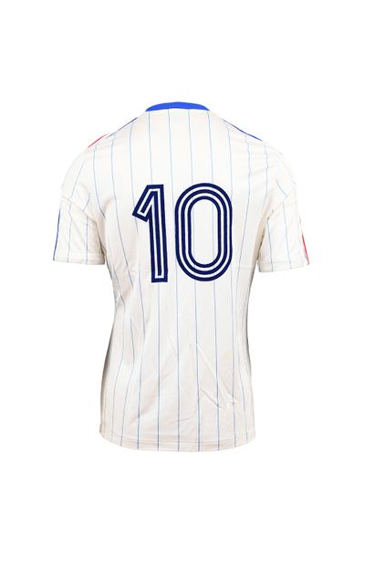 null Maillot n°10 de l'équipe de France jeunes pour la saison Internationale 1982-1983....