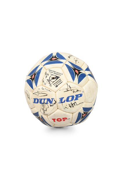 null Girondins de Bordeaux. Ballon avec les autographes des joueurs de l'équipe pour...