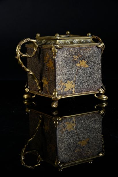 null Flower box in Japanese lacquer, chased and gilded bronze frame, square shape,...