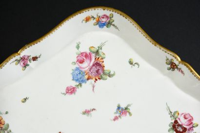 null 18th century Sèvres porcelain "lozenge" tray Marks in blue with two interlaced...
