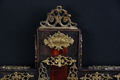 Indo-portugais, XVIIIe siècle Crucifix in rosewood, tortoiseshell and gilt bronze...