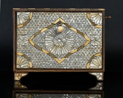 null Jeweller's box of quadrangular form out of wooden entirely inlaid with mother-of-pearl...
