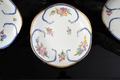 null Six compotiers en porcelaine de Sèvres du XVIIIe siècle Marques en bleu aux...