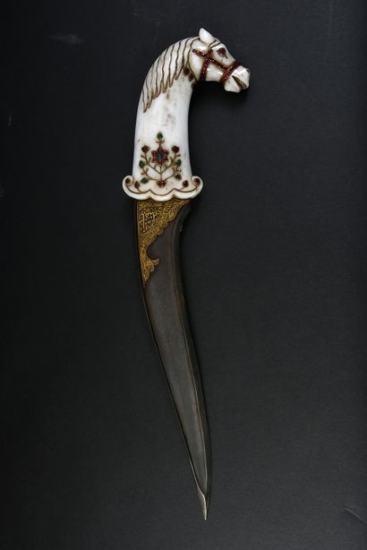 null Important Indian dagger with horse head of Mughal style called Khanjar blade...