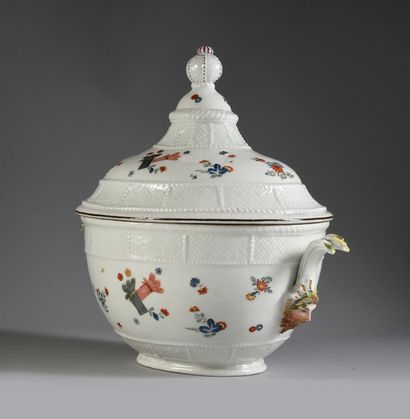 null 18th century Meissen porcelain tureen and cover About 1730, blue mark with two...