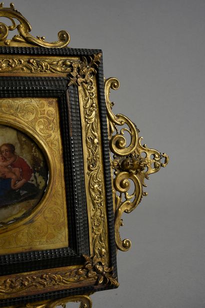 ITALIE, XVIIE SIÈCLE Rare tableau peint sur l'intérieur d'une coquille nacrée. Représentation...