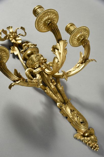 null Pair of sconces with three arms of lights, the plate finished by a base in acanthus...