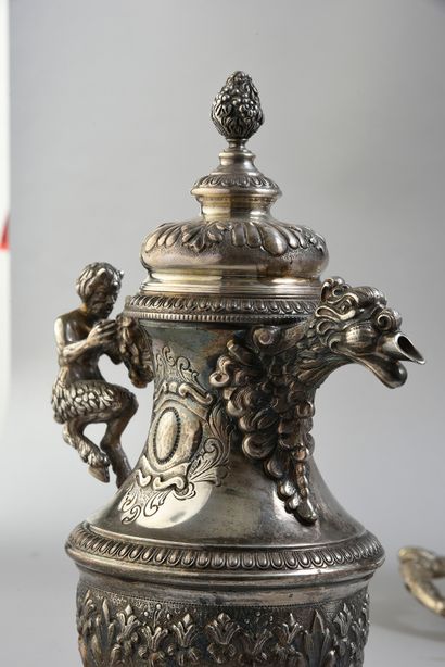 null Tea service in silver 800e, composed of a fountain with hot water, a jug, a...