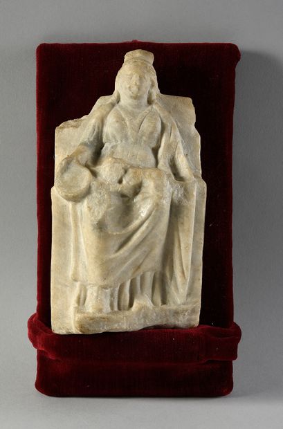 null Statuette representing the goddess Cybele sitting on a throne. She is dressed...