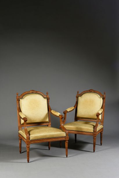 null Pair of armchairs in molded wood, finely carved.
Tapered legs, fluted with rudentes...